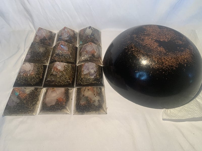 13 piece Orgone set 1 extra large Orgone bunk-r buster and 12 quartz crystal Orgone Energy Pyramids