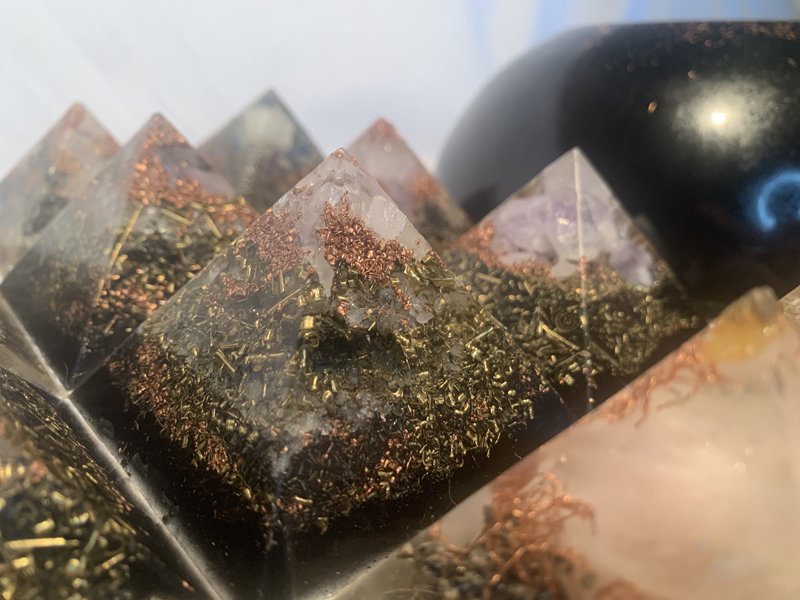 13 piece Orgone set 1 extra large Orgone bunk-r buster and 12 quartz crystal Orgone Energy Pyramids