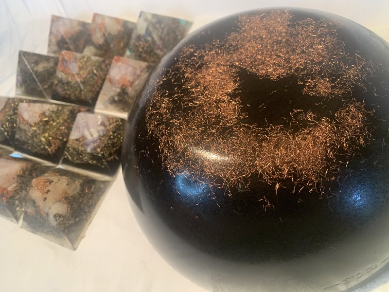 13 piece Orgone set 1 extra large Orgone bunk-r buster and 12 quartz crystal Orgone Energy Pyramids