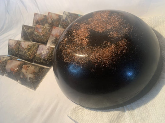 13 piece Orgone set 1 extra large Orgone bunk-r buster and 12 quartz crystal Orgone Energy Pyramids